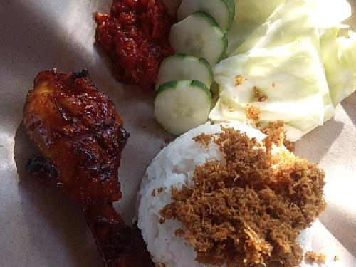 Warung Kebun Karunia: Santapan Hangat di Tengah Perumahan Cilacap