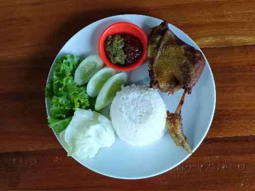 Warung Kebun Karunia: Santapan Hangat di Tengah Perumahan Cilacap